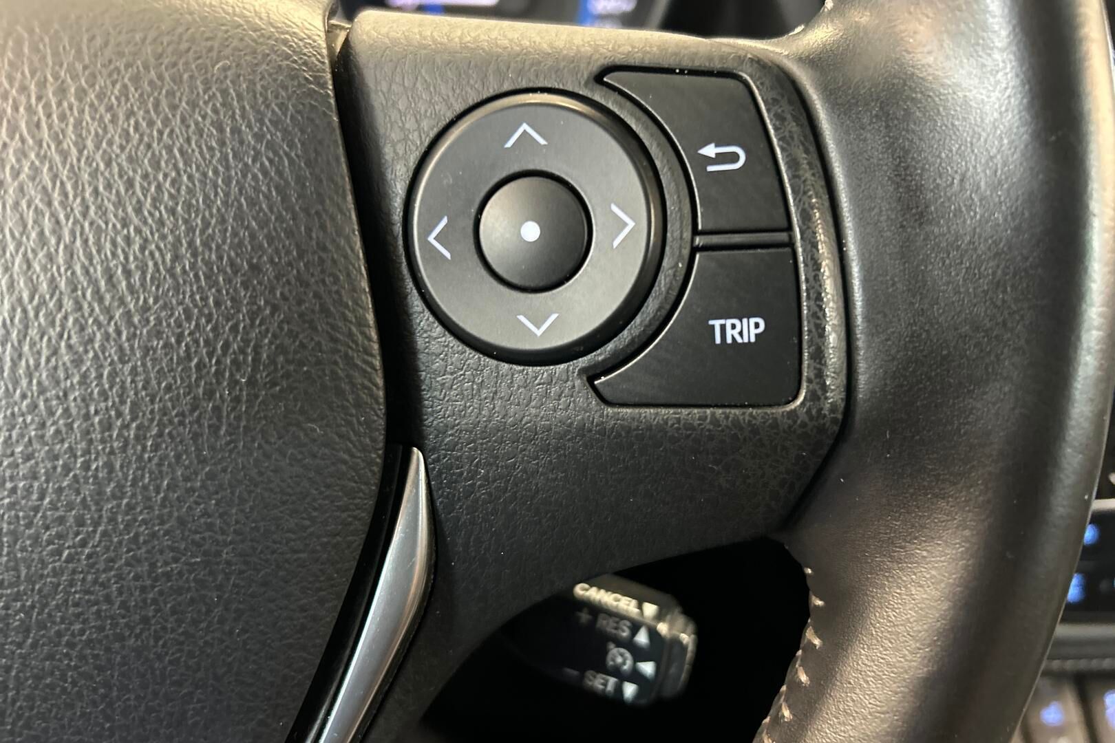 Toyota Auris iso kuva 19