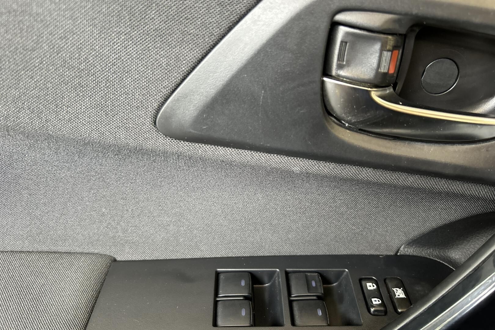 Toyota Auris iso kuva 21