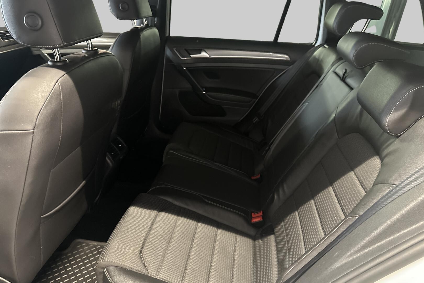Volkswagen Golf iso kuva 7