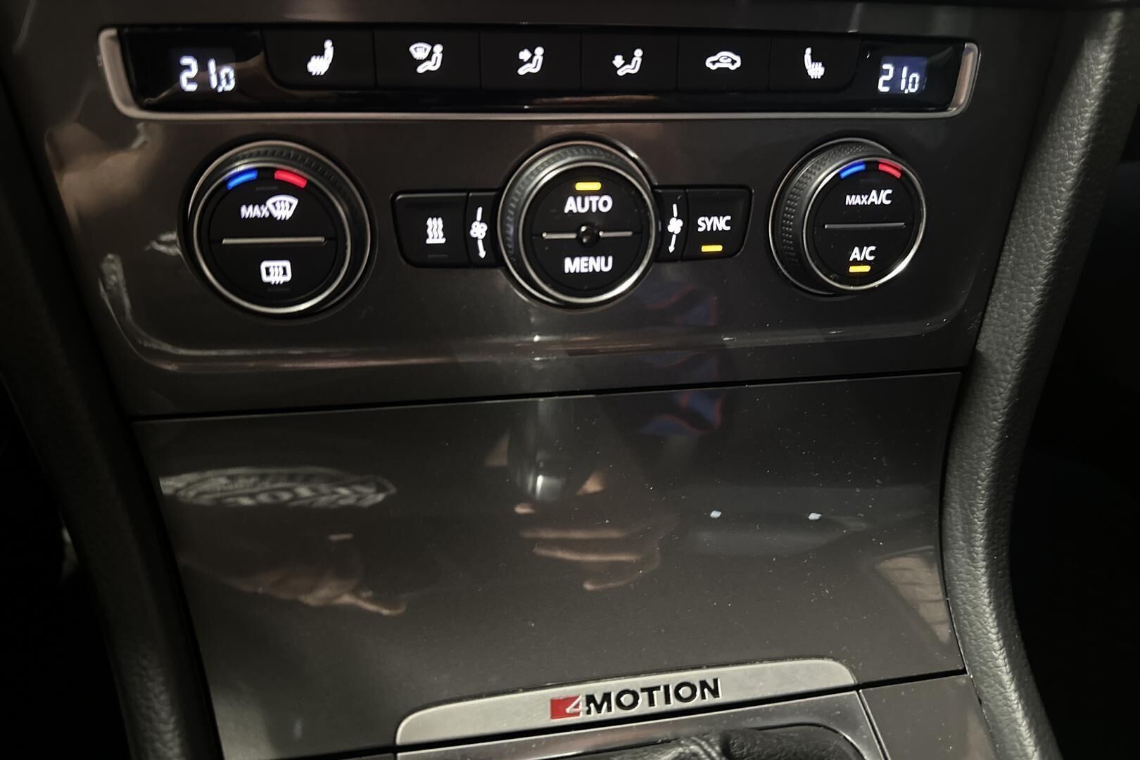 Volkswagen Golf iso kuva 15