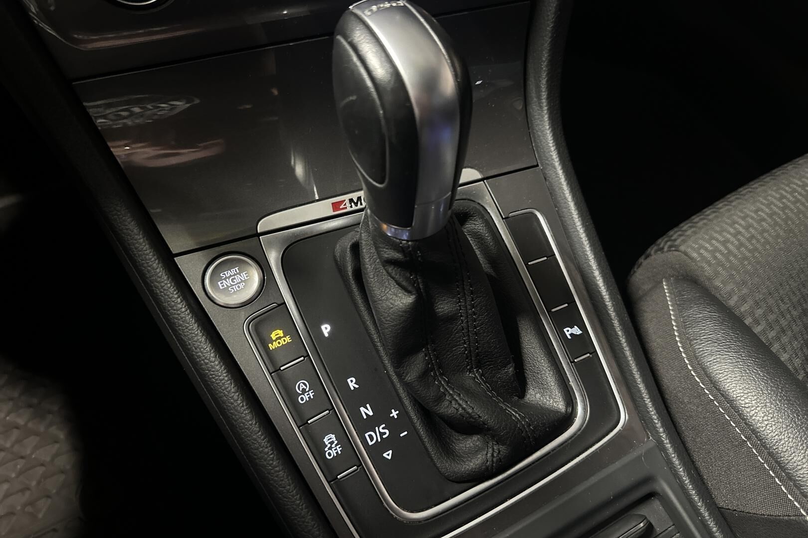 Volkswagen Golf iso kuva 16