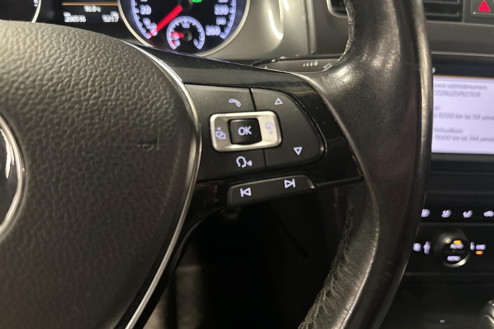 Volkswagen Golf iso kuva 19