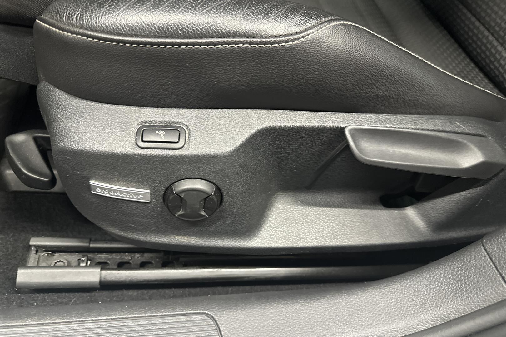 Volkswagen Golf iso kuva 22