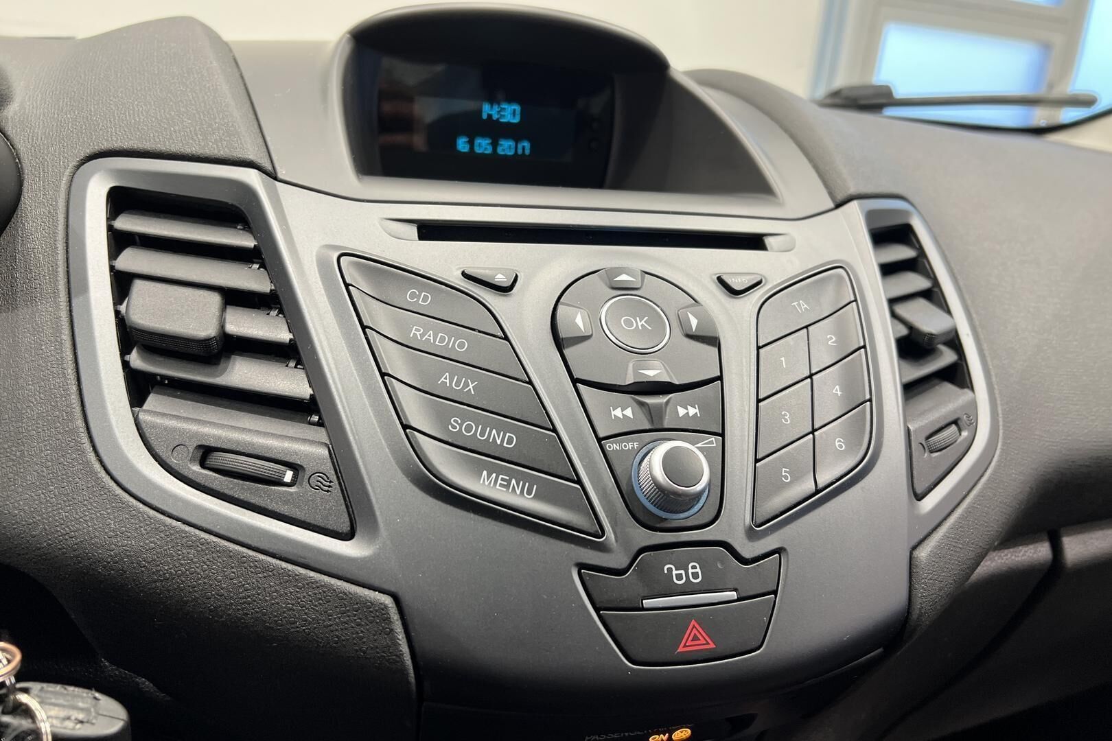 Ford Fiesta iso kuva 15