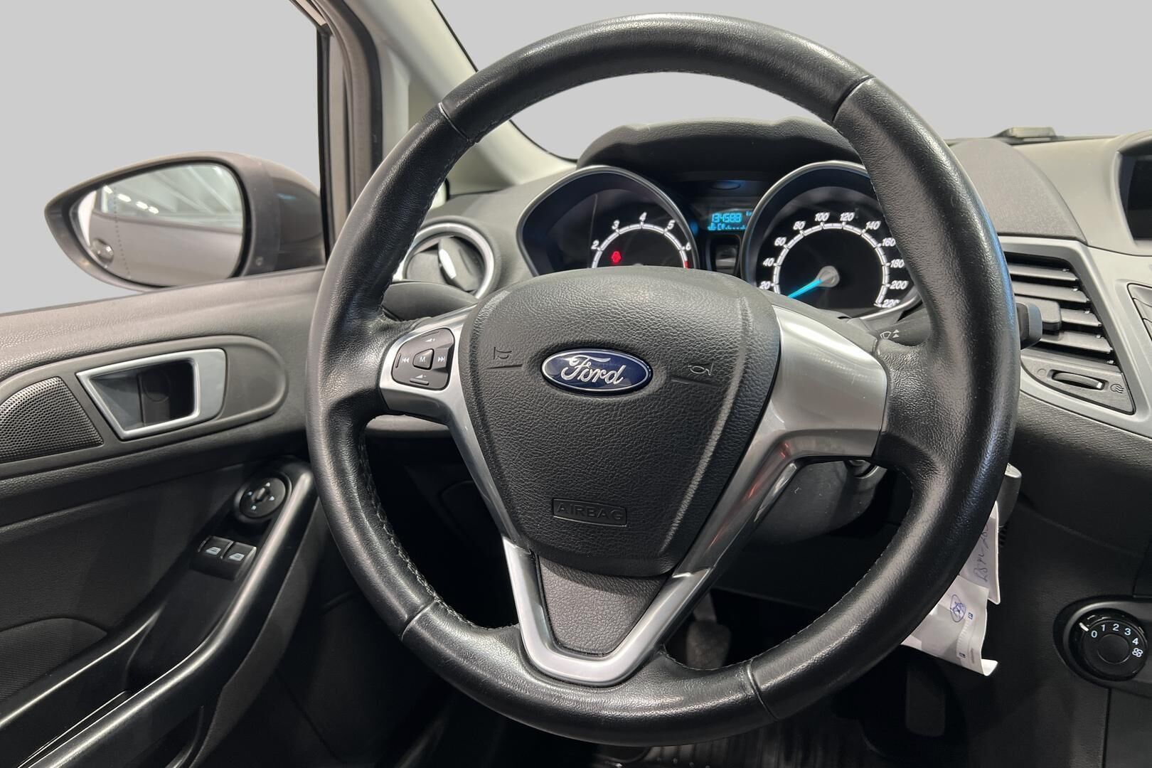 Ford Fiesta iso kuva 23