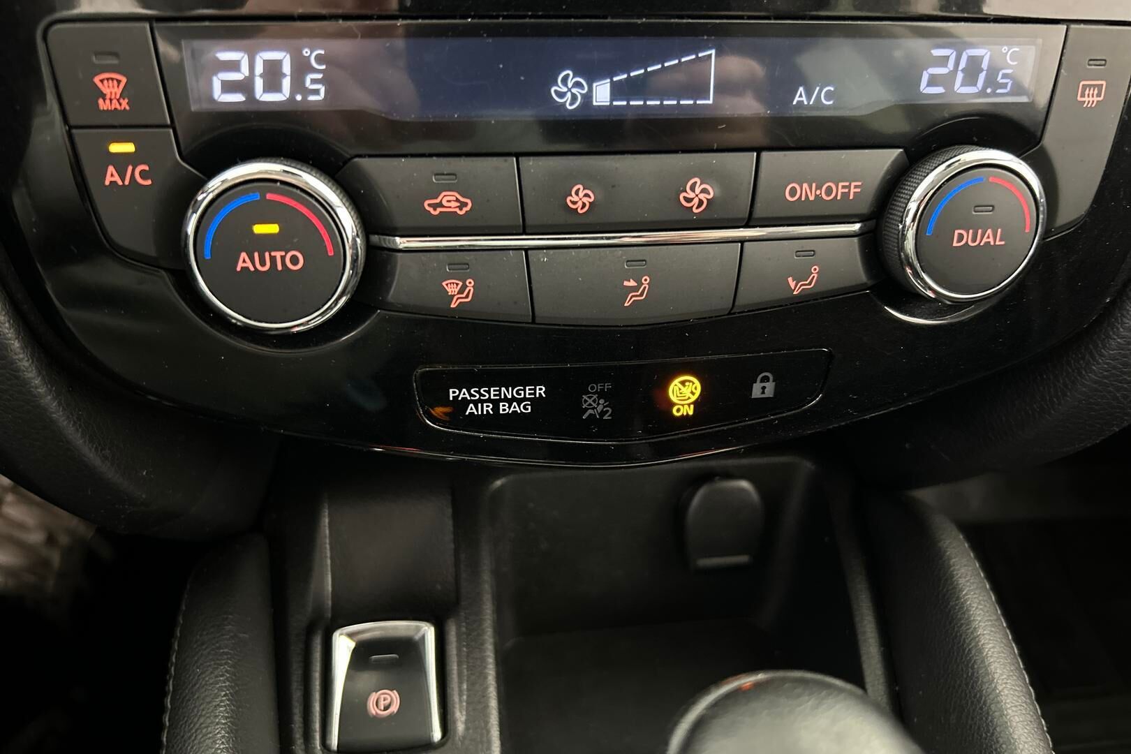 Nissan Qashqai iso kuva 14