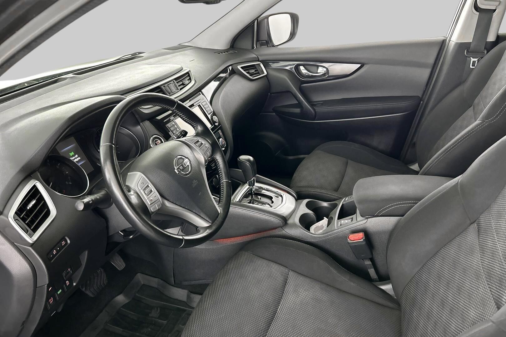 Nissan Qashqai iso kuva 8