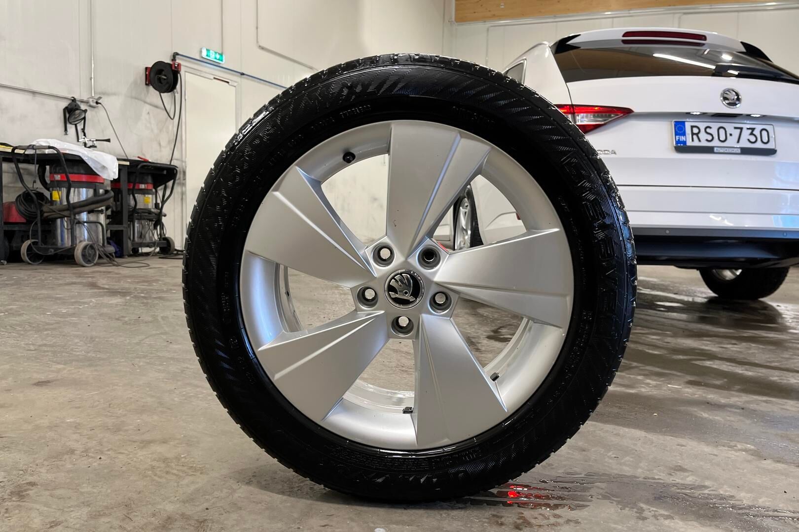 Skoda Superb iso kuva 14