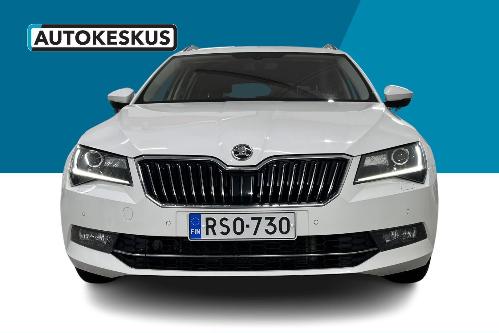 Skoda Superb iso kuva 2