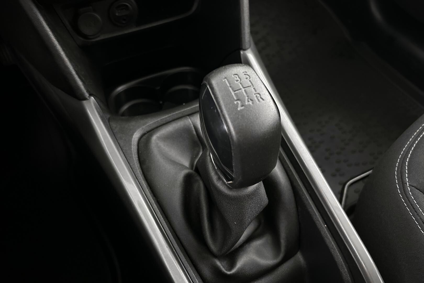 Peugeot 2008 iso kuva 18