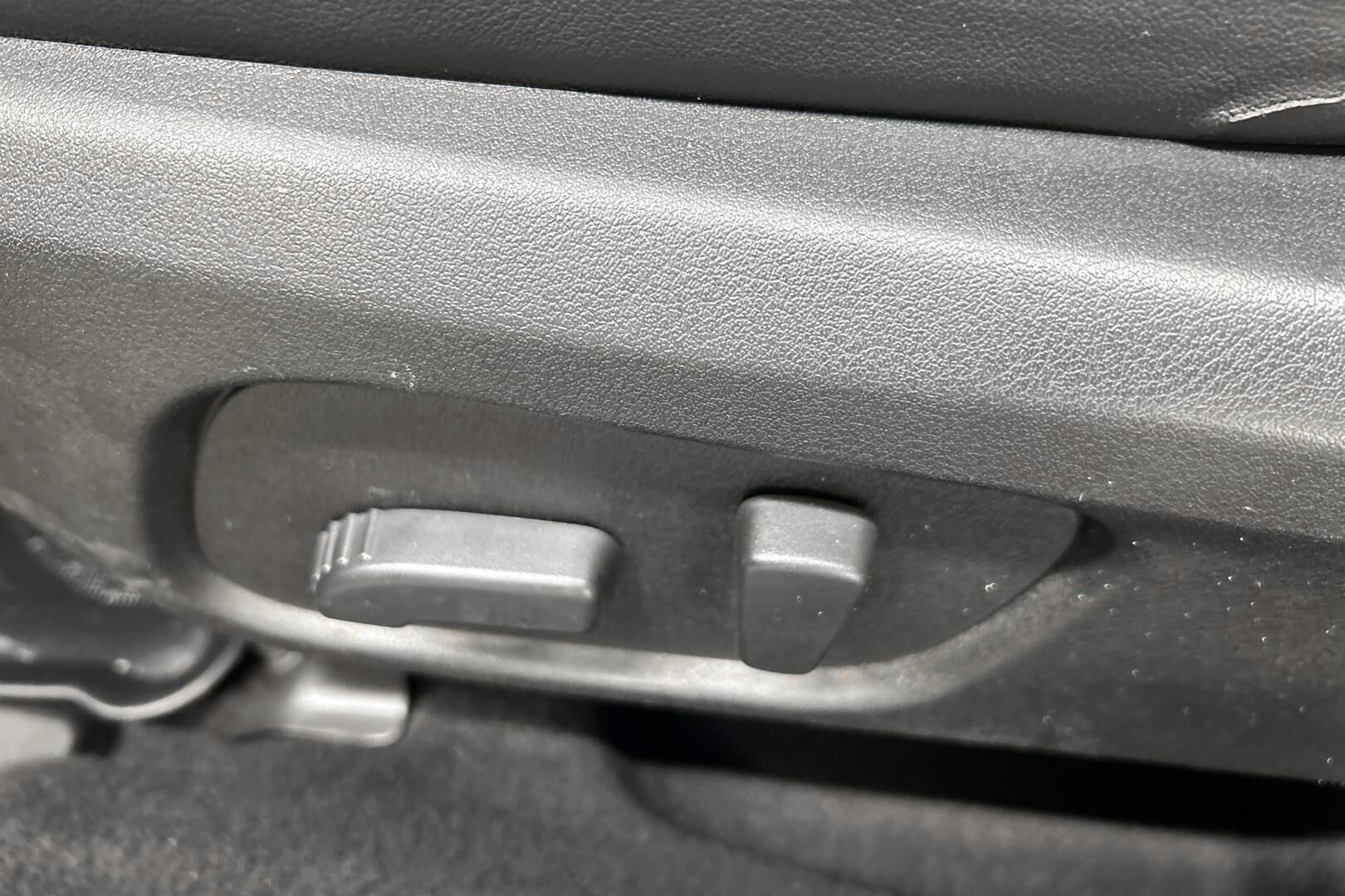 Subaru Forester iso kuva 14