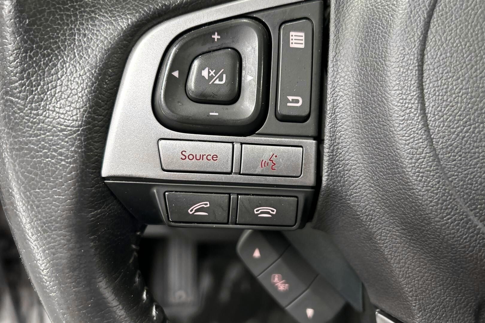 Subaru Forester iso kuva 16