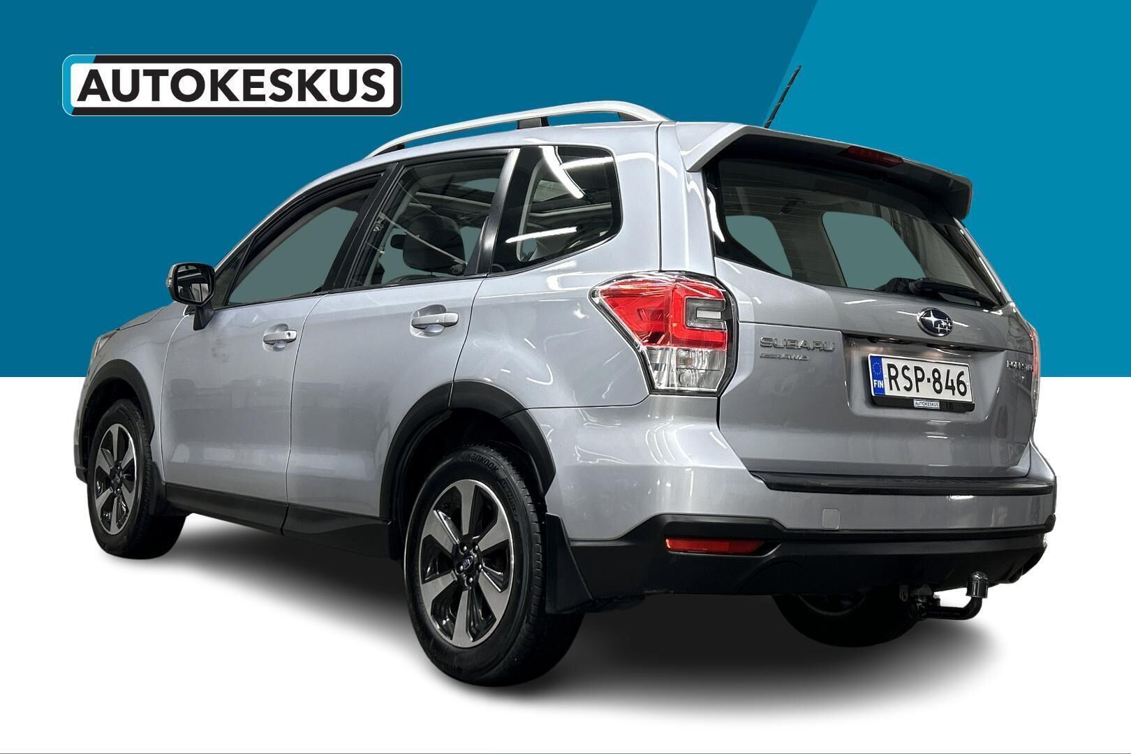 Subaru Forester iso kuva 6