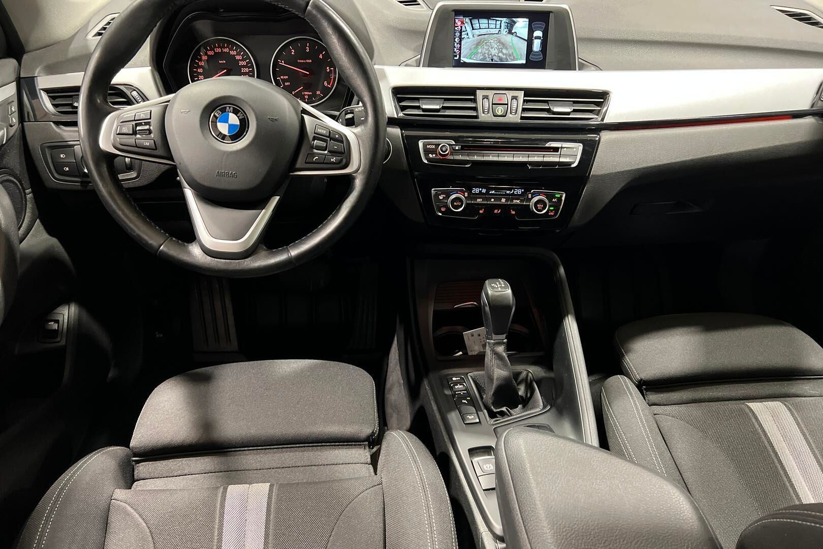 BMW X1 iso kuva 10