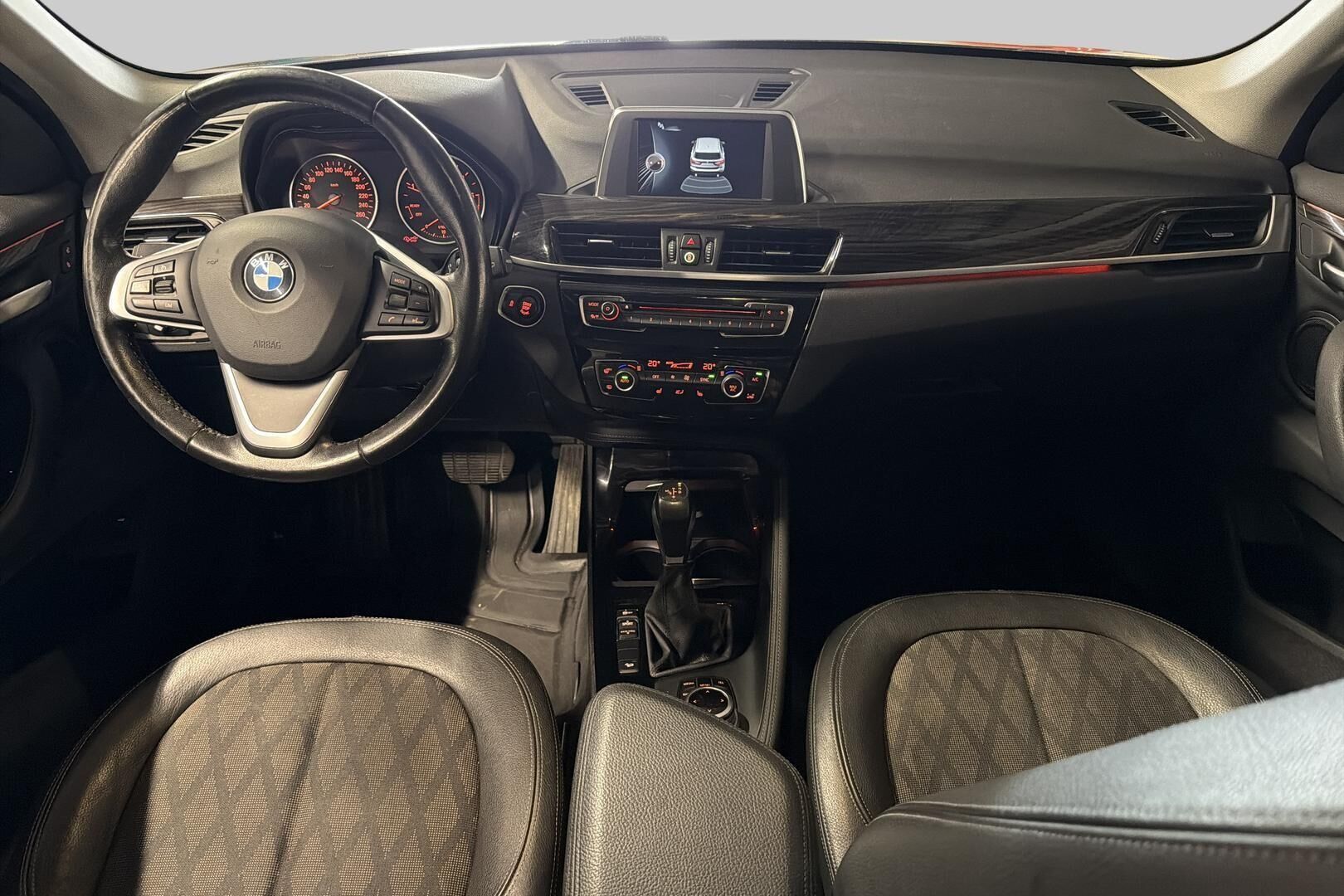 BMW X1 iso kuva 7