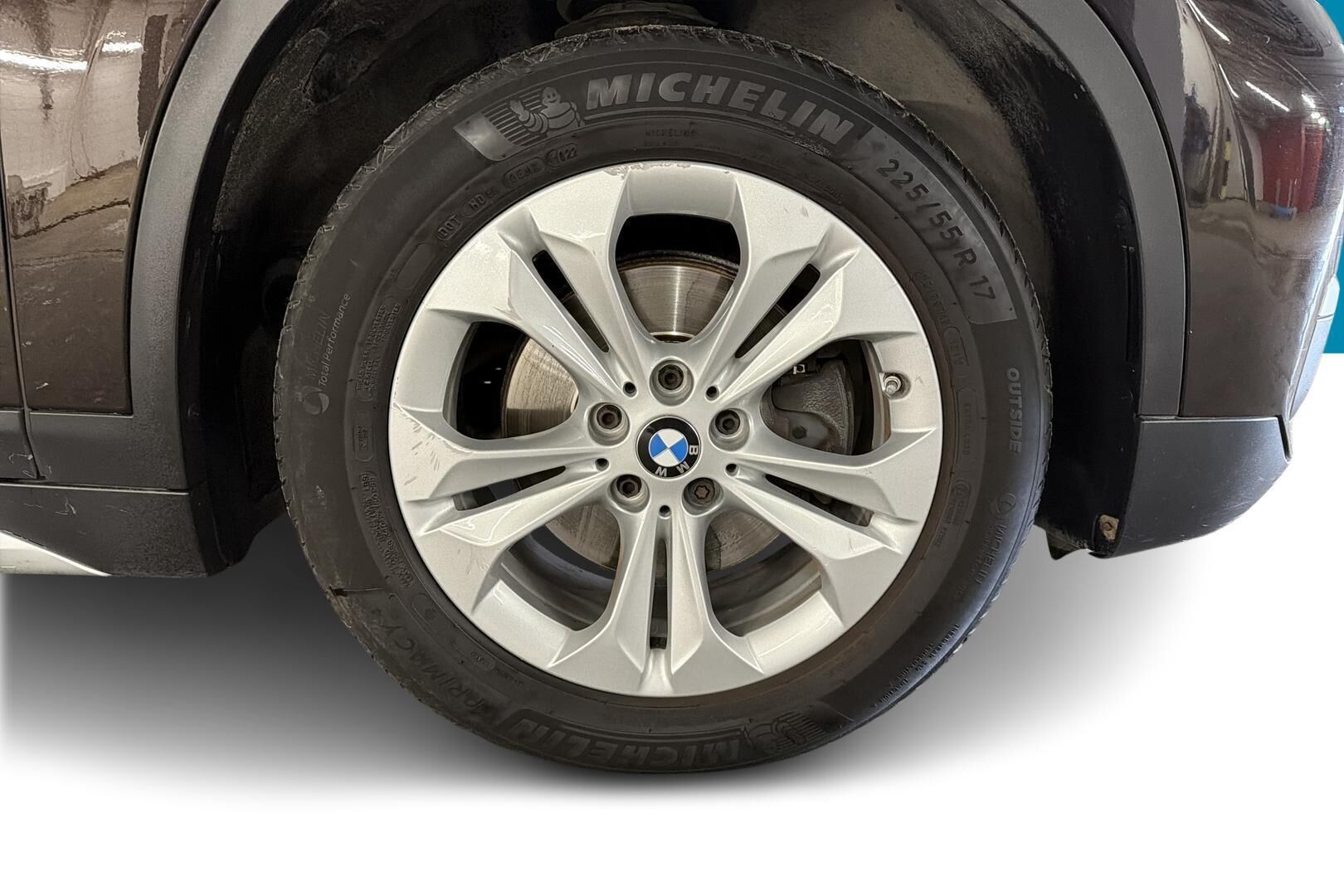 BMW X1 iso kuva 9