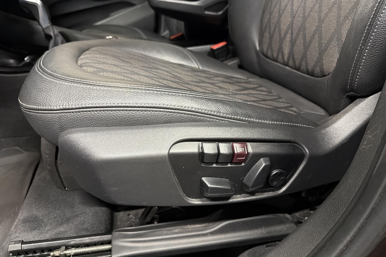 BMW X1 iso kuva 11