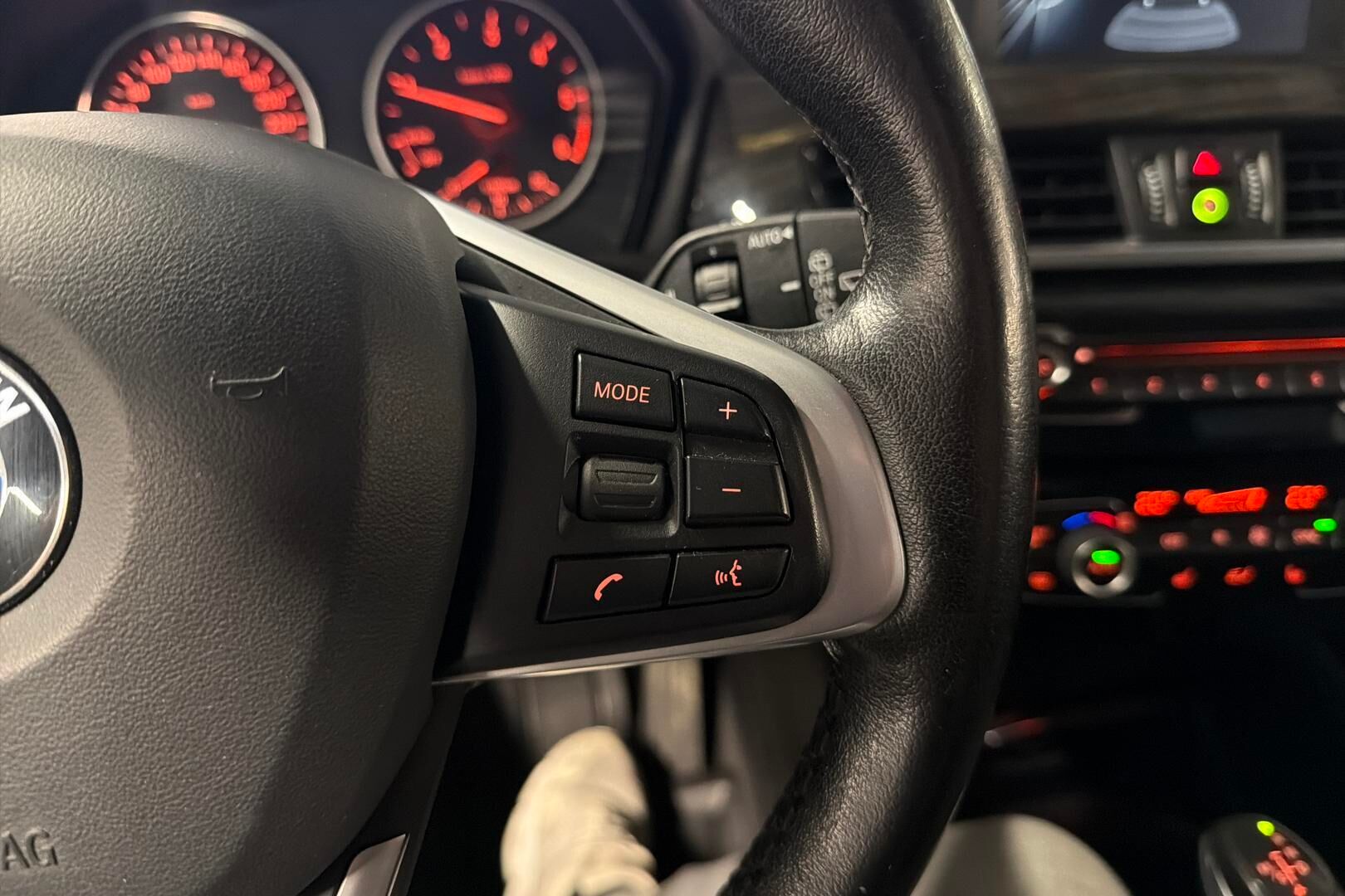 BMW X1 iso kuva 13