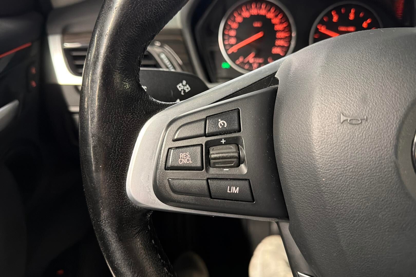 BMW X1 iso kuva 14