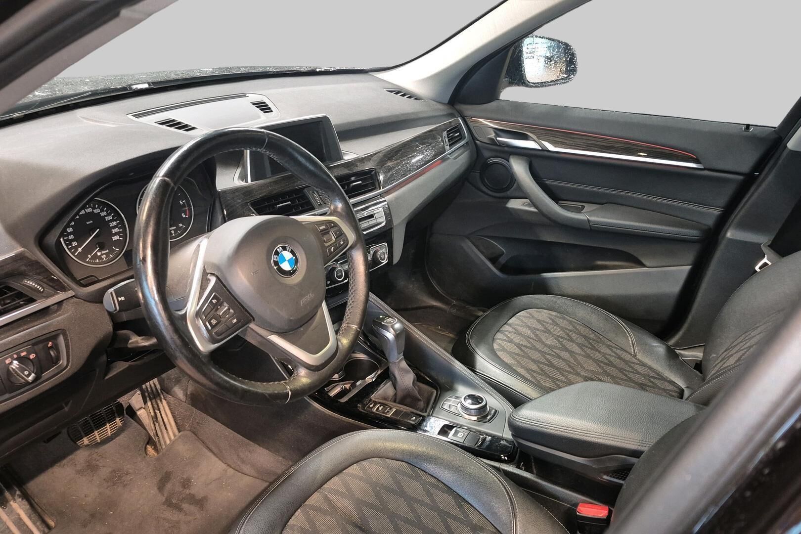 BMW X1 iso kuva 2