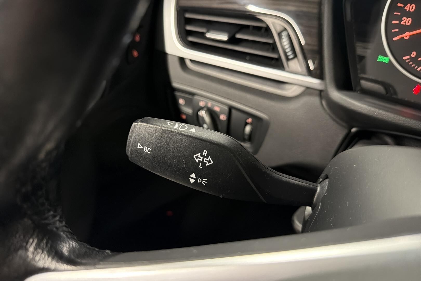 BMW X1 iso kuva 16