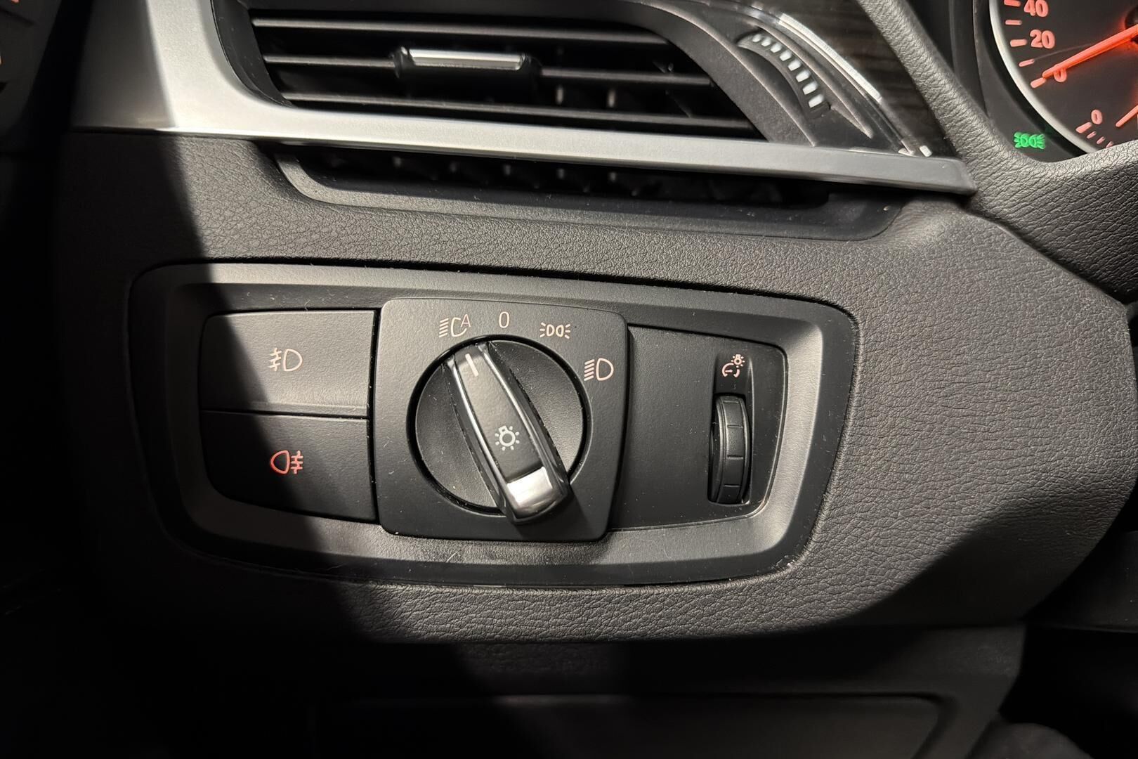 BMW X1 iso kuva 17