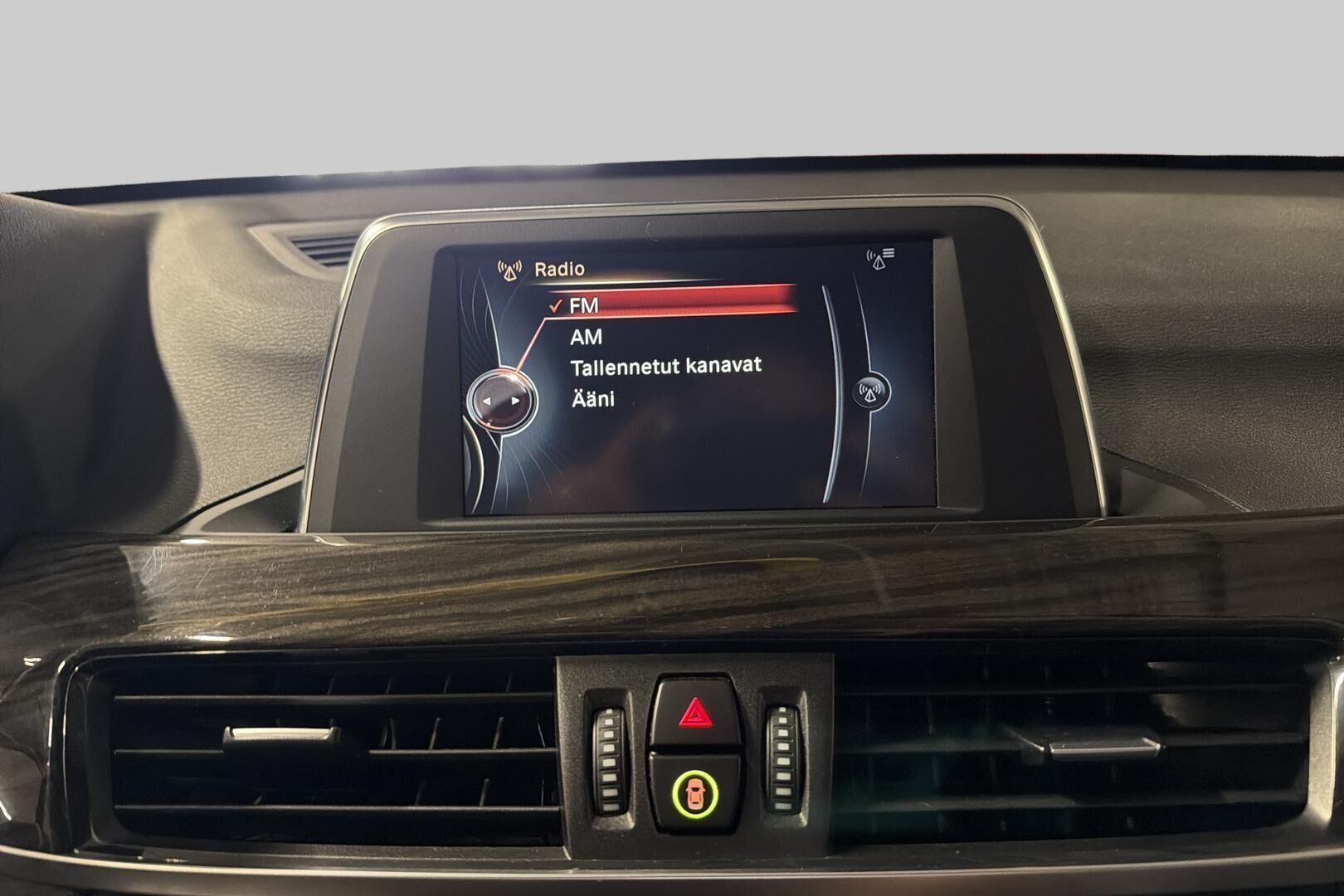 BMW X1 iso kuva 22