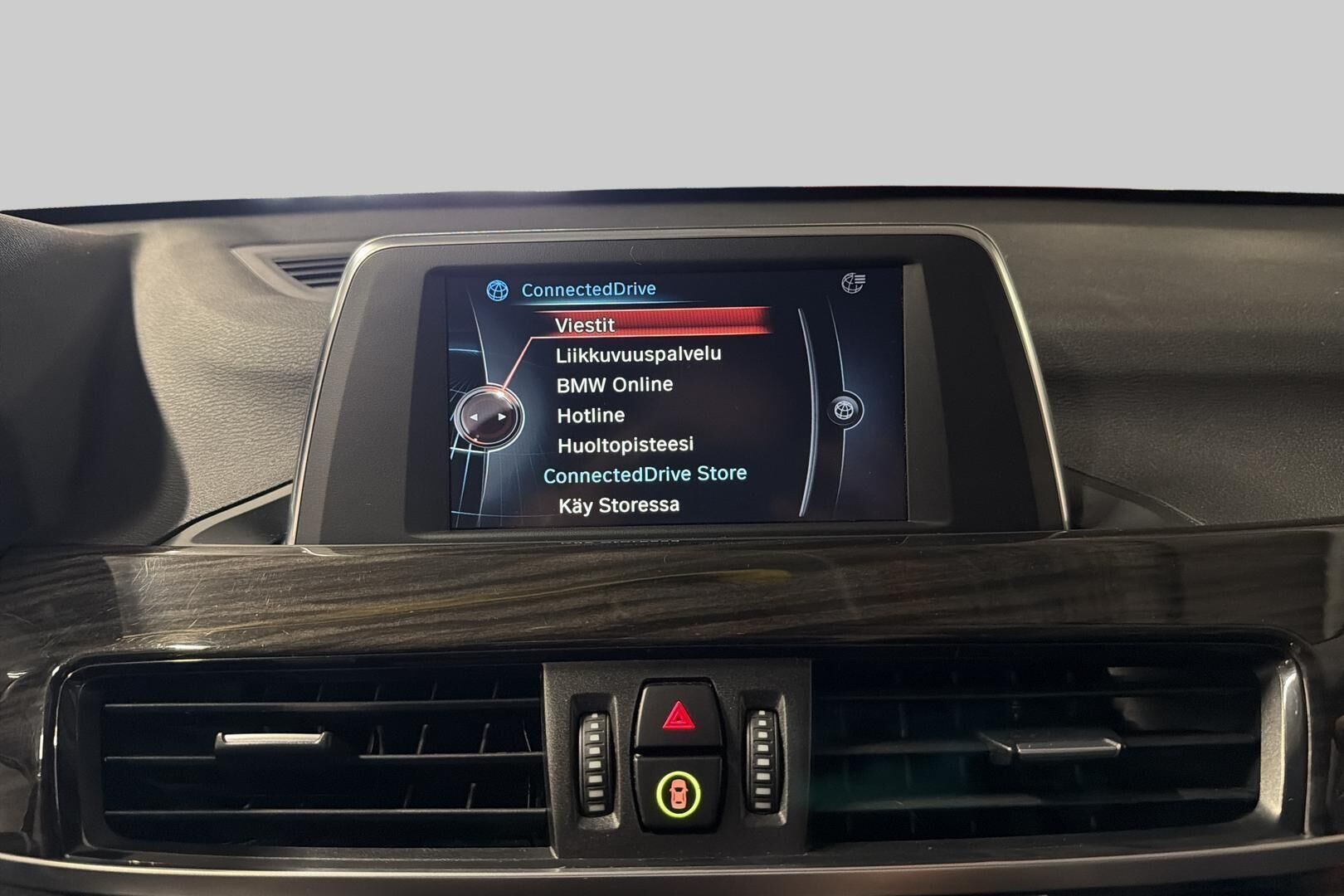 BMW X1 iso kuva 26