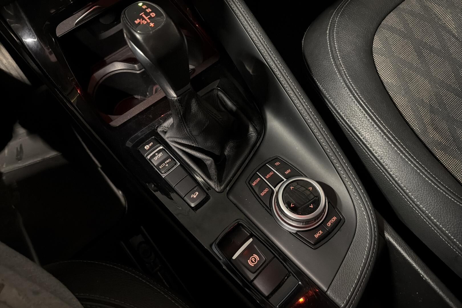 BMW X1 iso kuva 30
