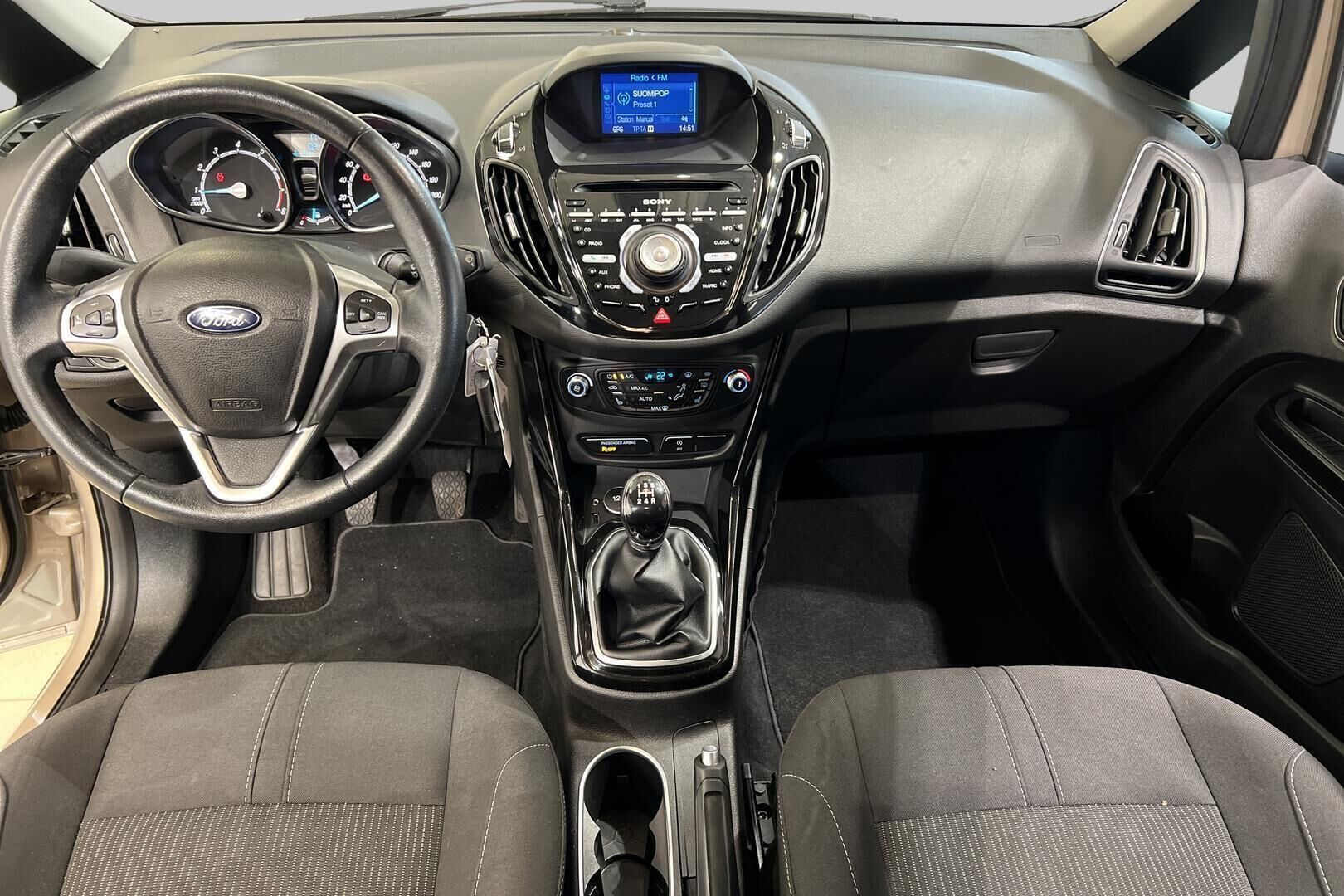 Ford B-Max iso kuva 9