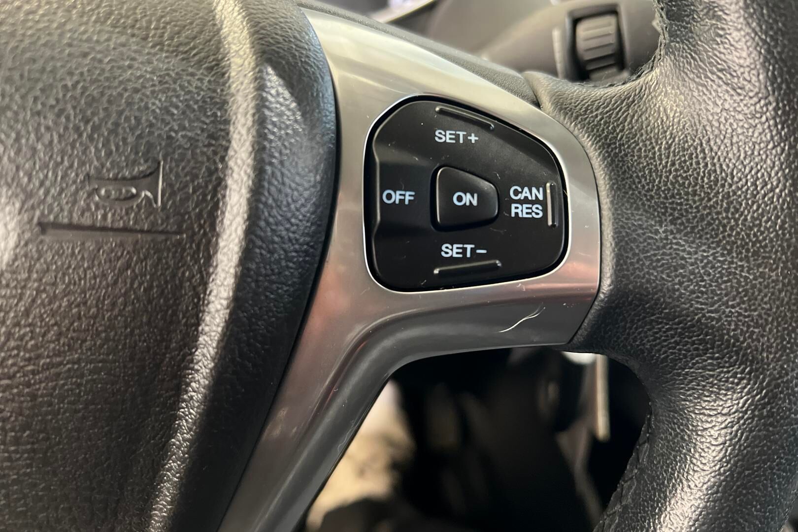Ford B-Max iso kuva 15