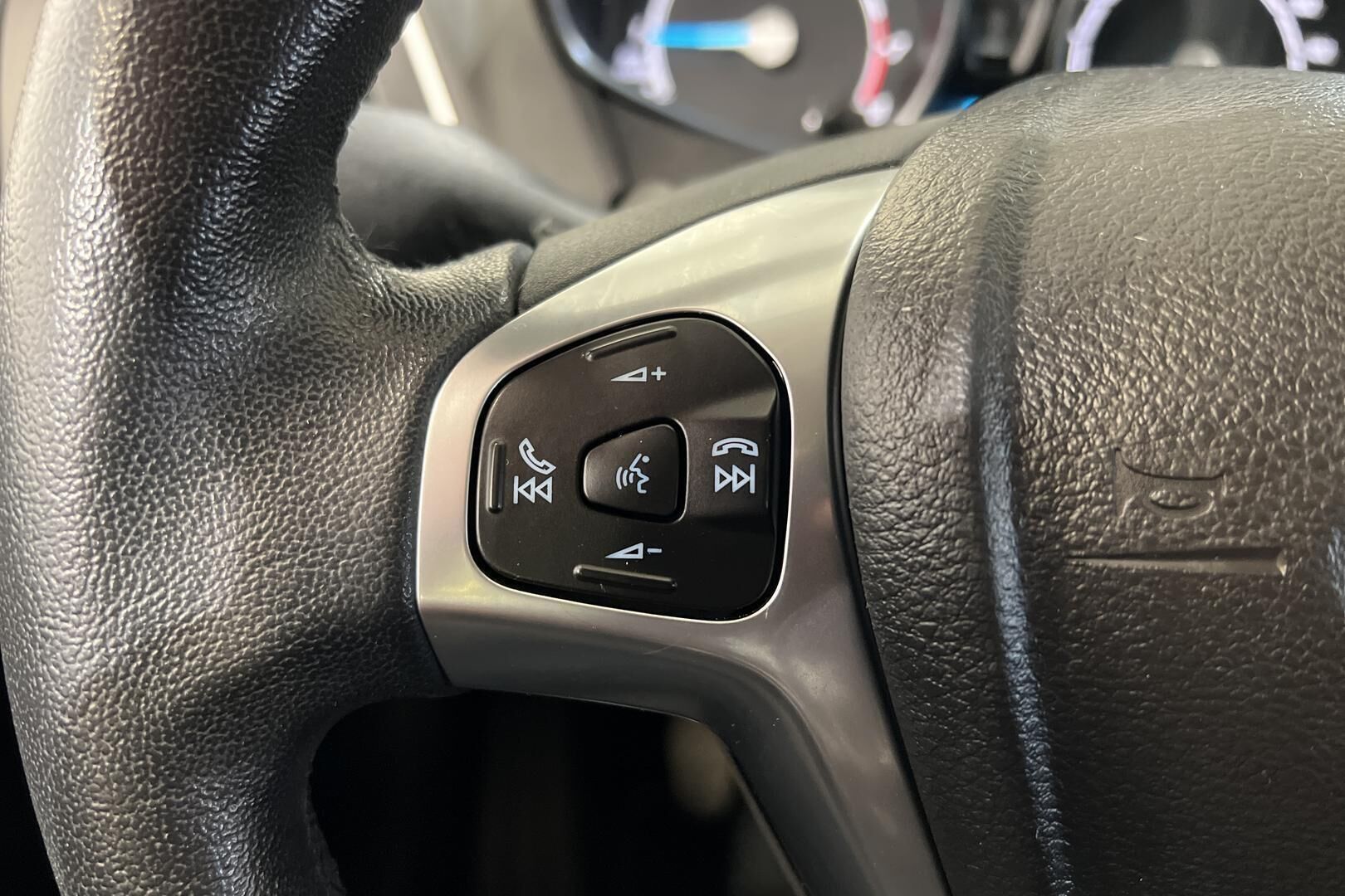 Ford B-Max iso kuva 18