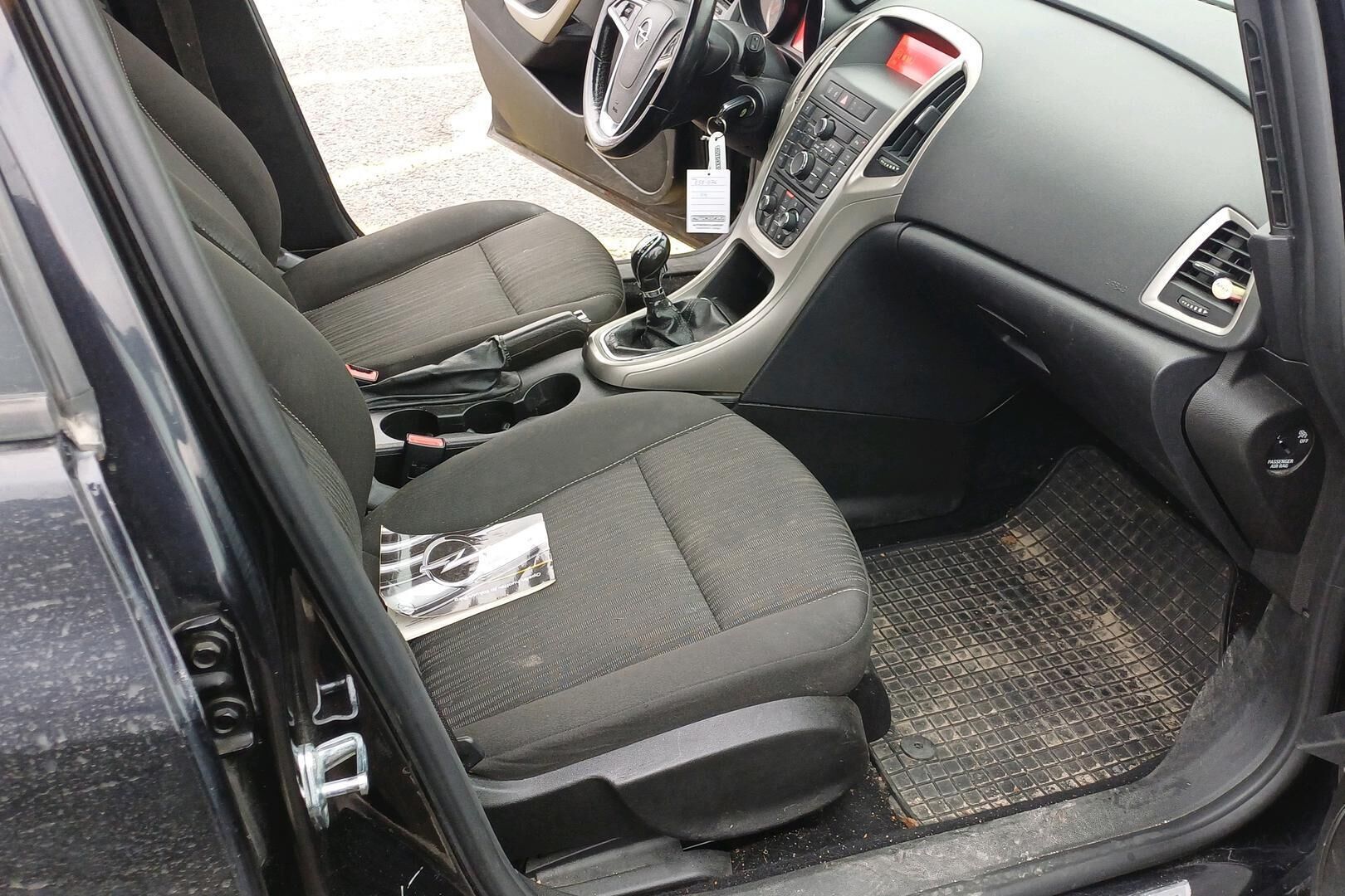Opel Astra iso kuva 24
