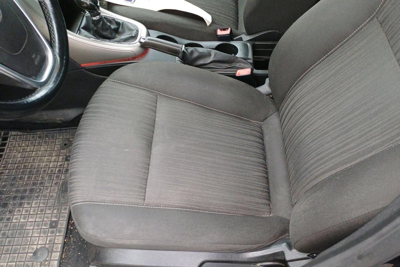 Opel Astra iso kuva 8
