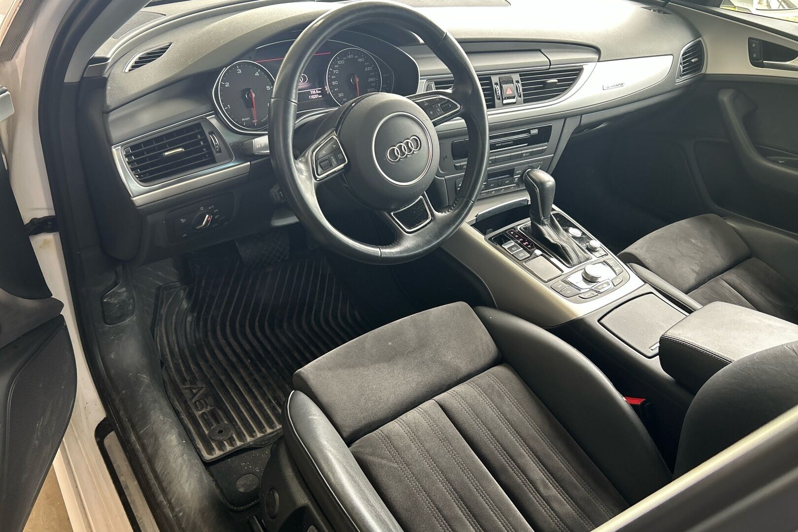 Audi A6 iso kuva 1