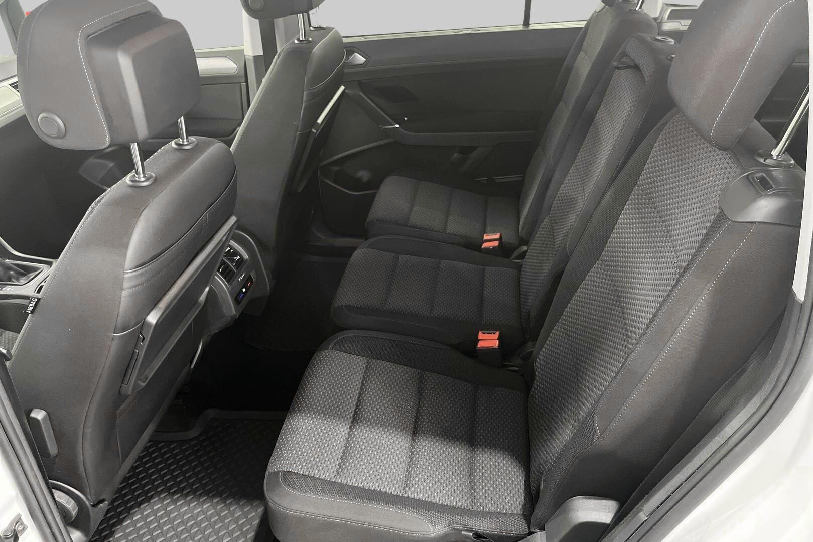 Volkswagen Touran iso kuva 10