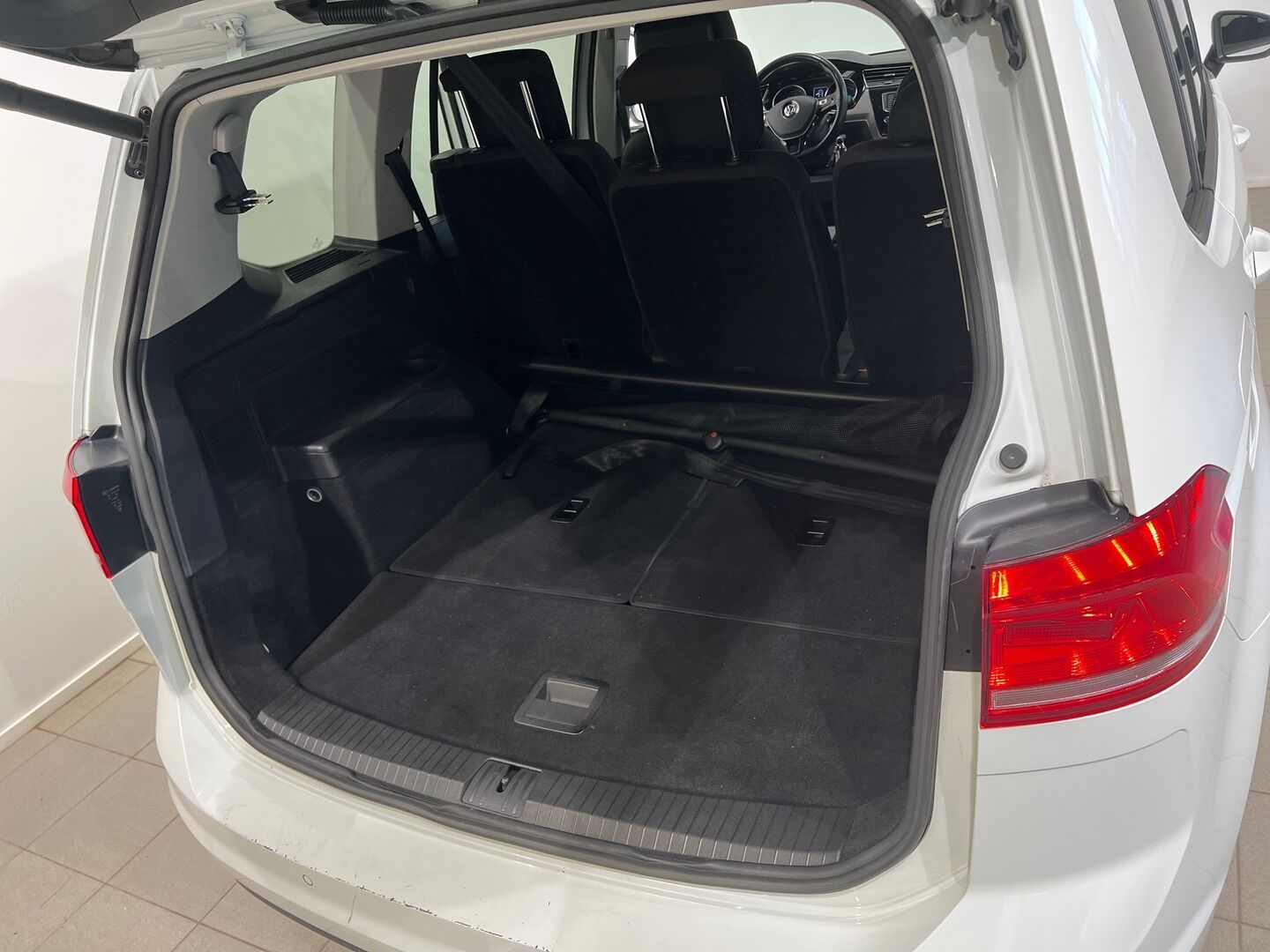 Volkswagen Touran iso kuva 12