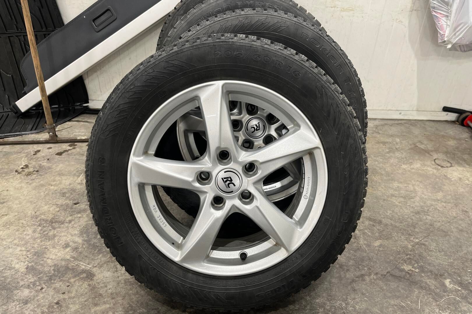 Volkswagen Touran iso kuva 14