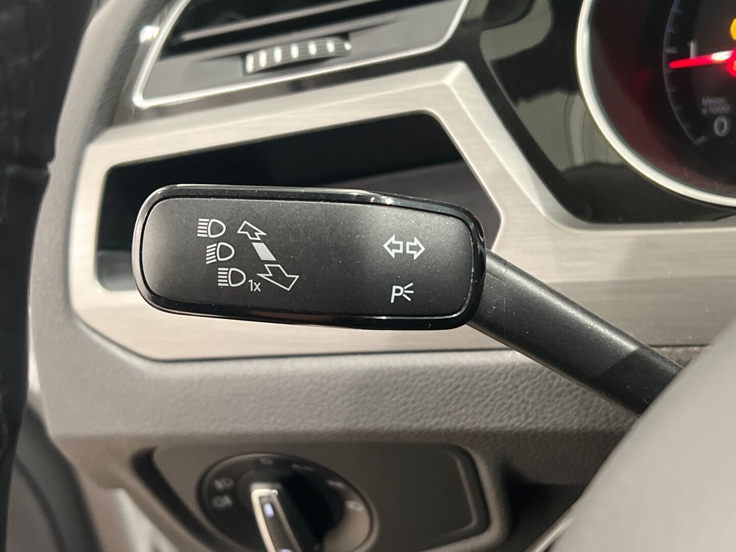 Volkswagen Touran iso kuva 16