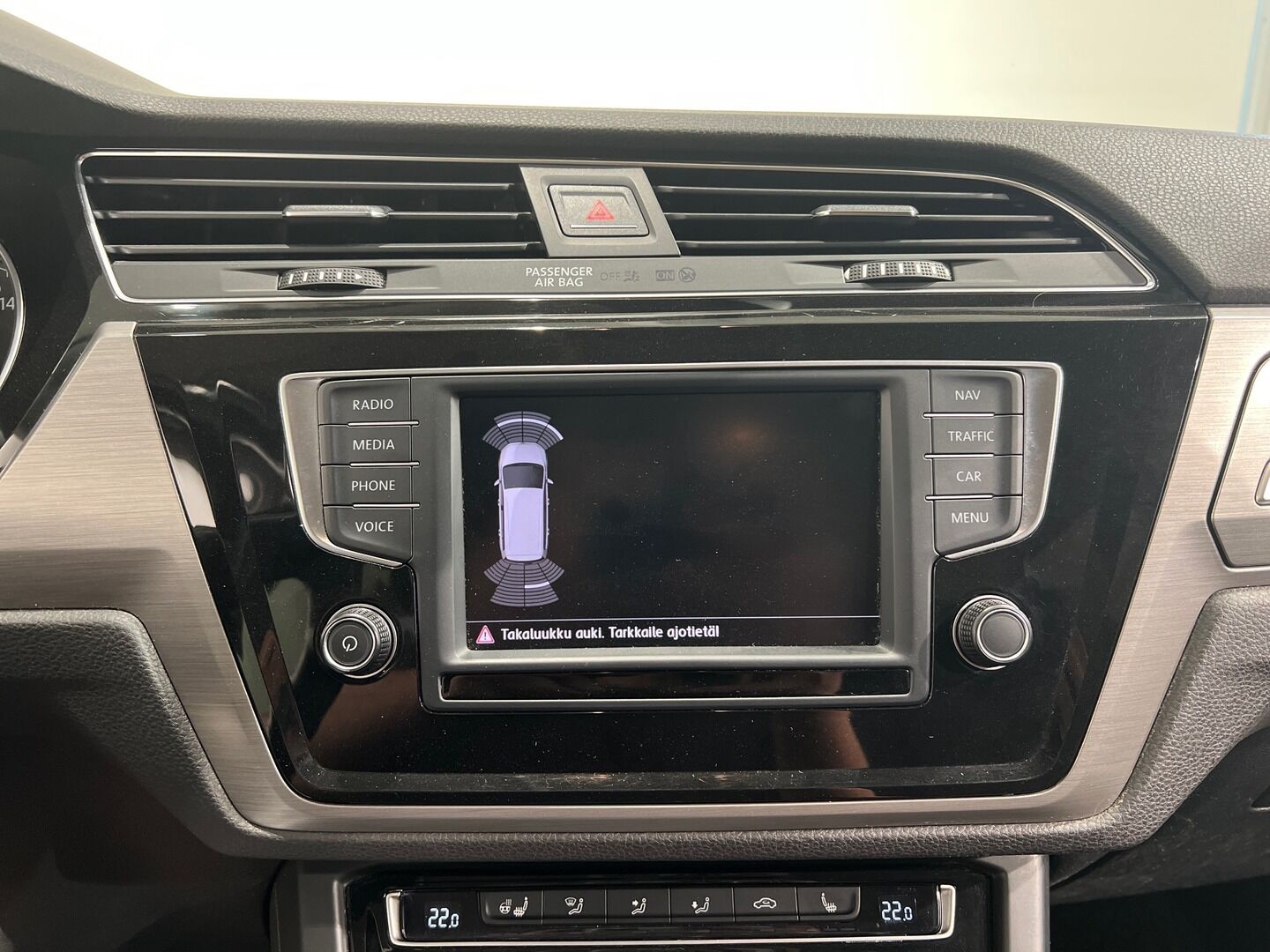 Volkswagen Touran iso kuva 18