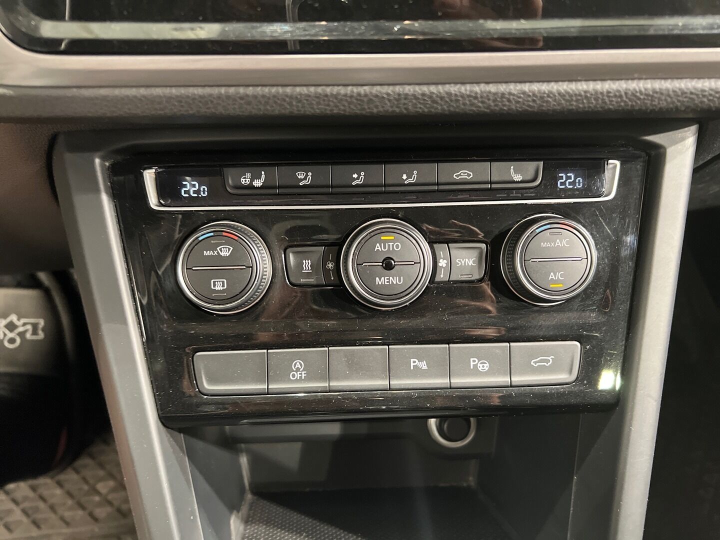 Volkswagen Touran iso kuva 19