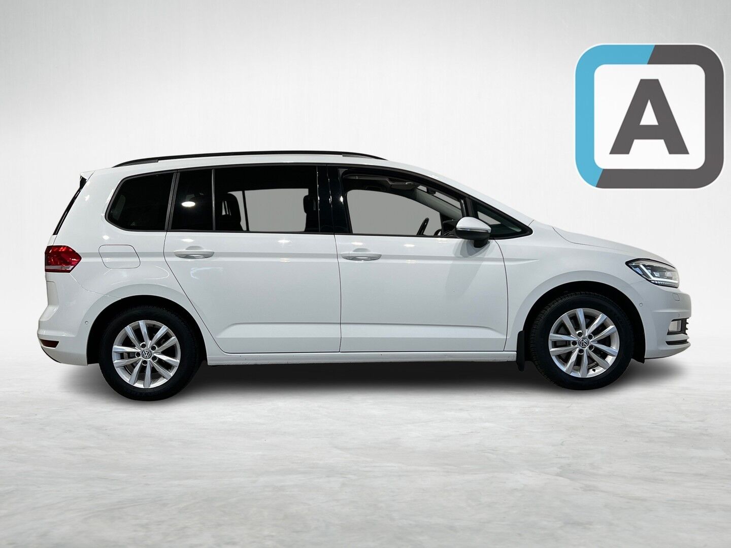 Volkswagen Touran iso kuva 6