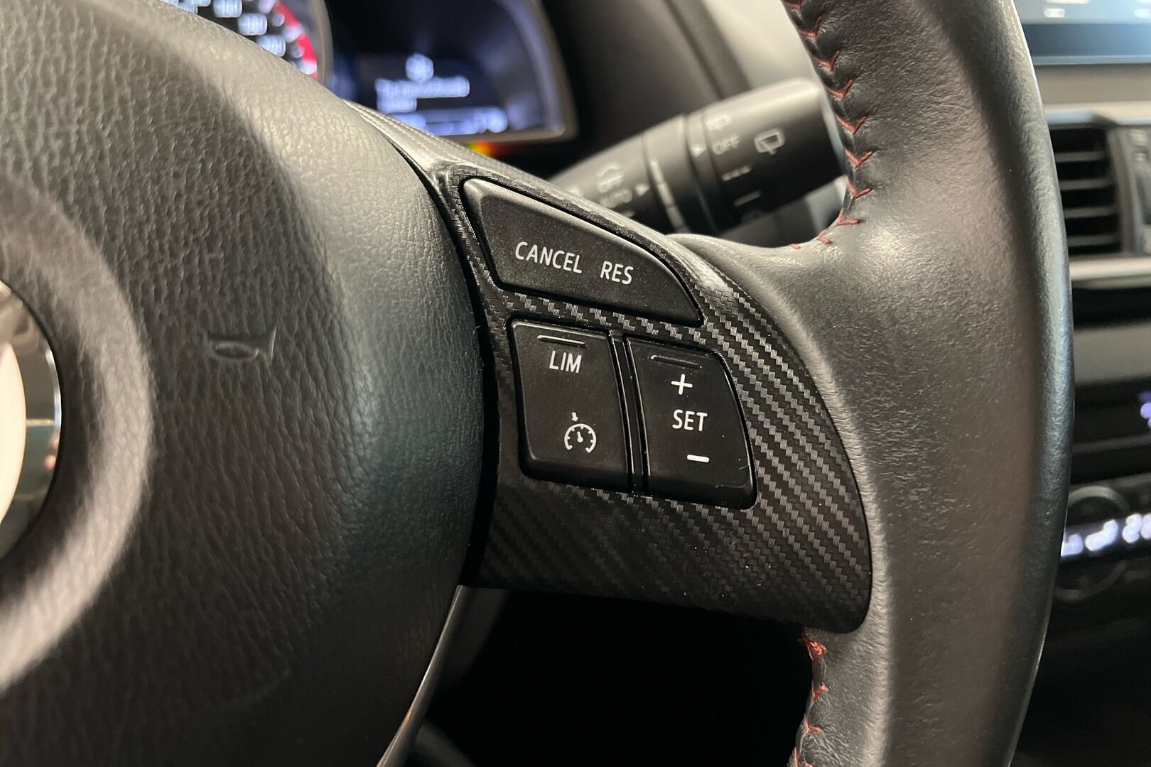 Mazda Mazda3 iso kuva 12