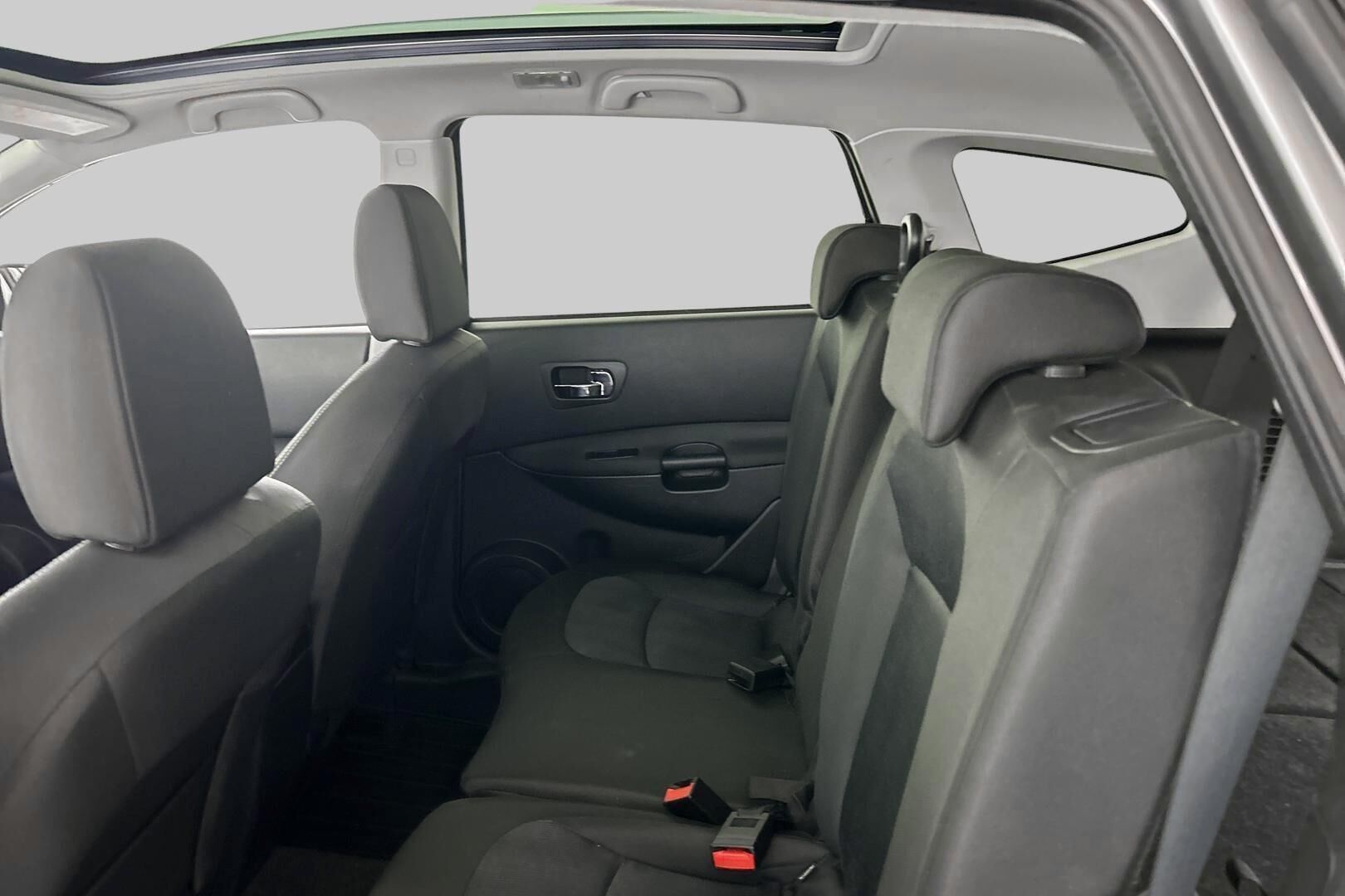 Nissan Qashqai+2 iso kuva 10