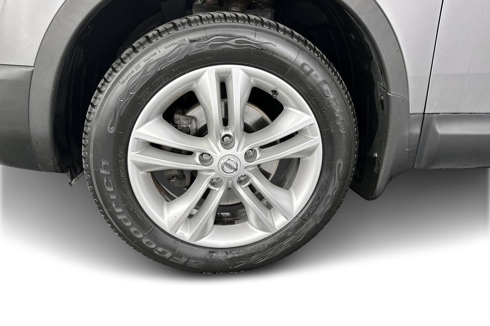 Nissan Qashqai+2 iso kuva 24