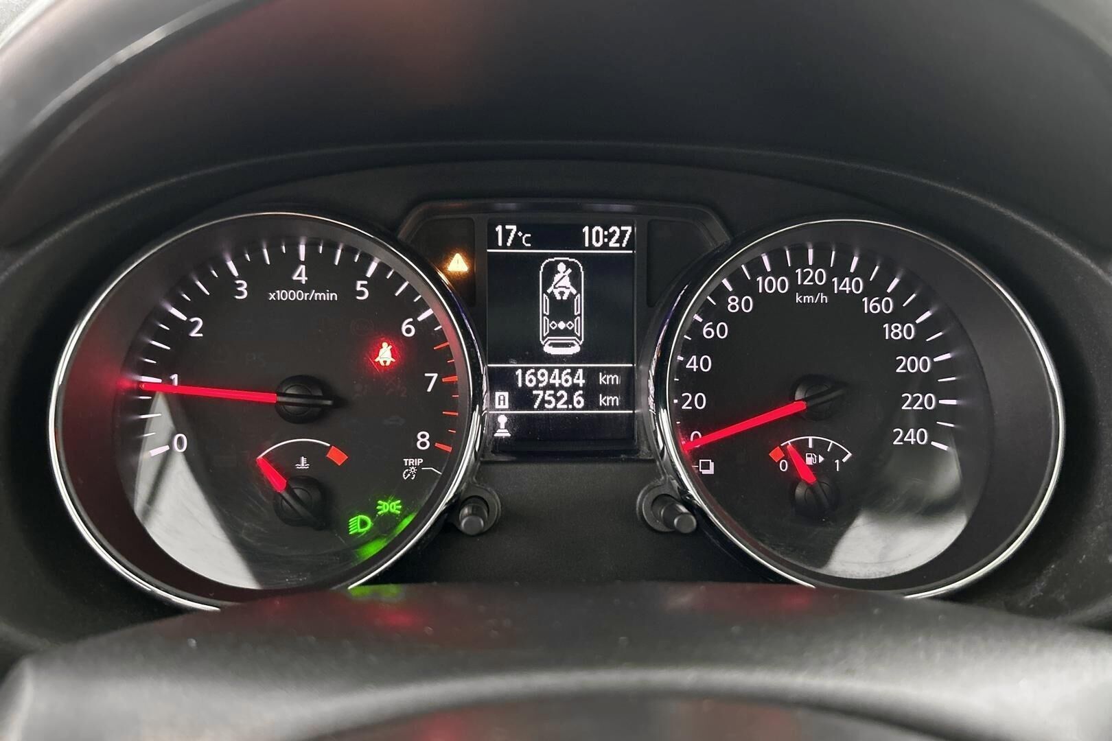 Nissan Qashqai+2 iso kuva 13