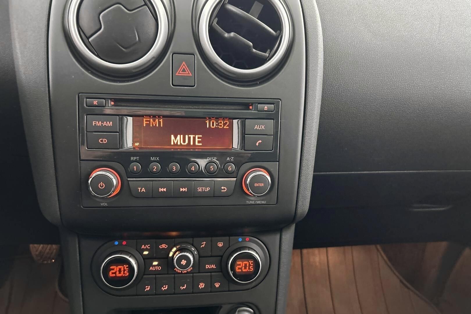 Nissan Qashqai+2 iso kuva 14