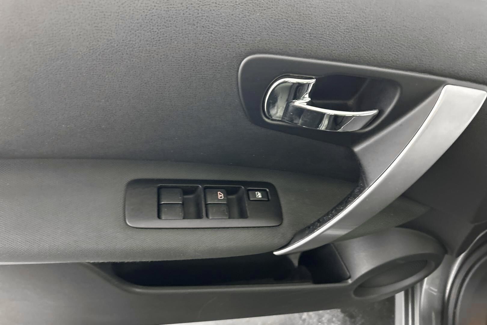 Nissan Qashqai+2 iso kuva 20