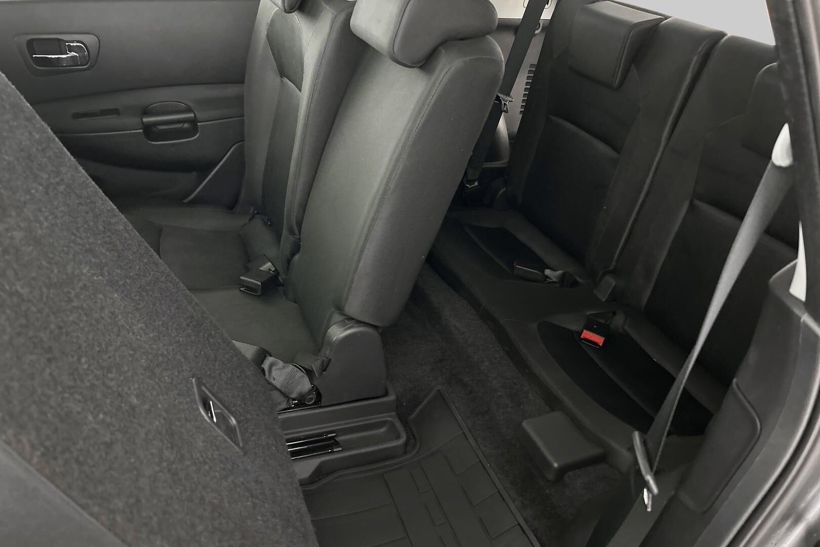 Nissan Qashqai+2 iso kuva 21