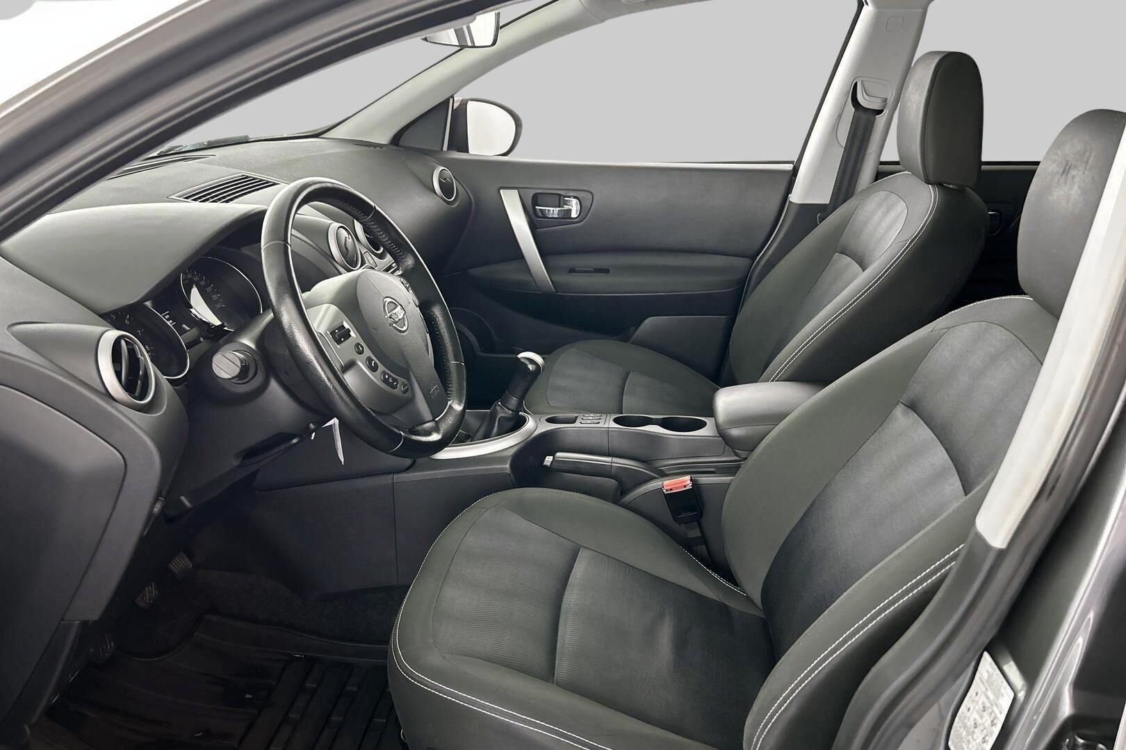 Nissan Qashqai+2 iso kuva 9